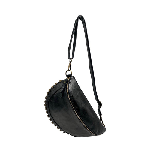 SAC BANANE CUIR IRISE CLOUTE