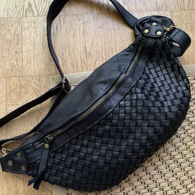 SAC BANANE CUIR WASHED AMBRA