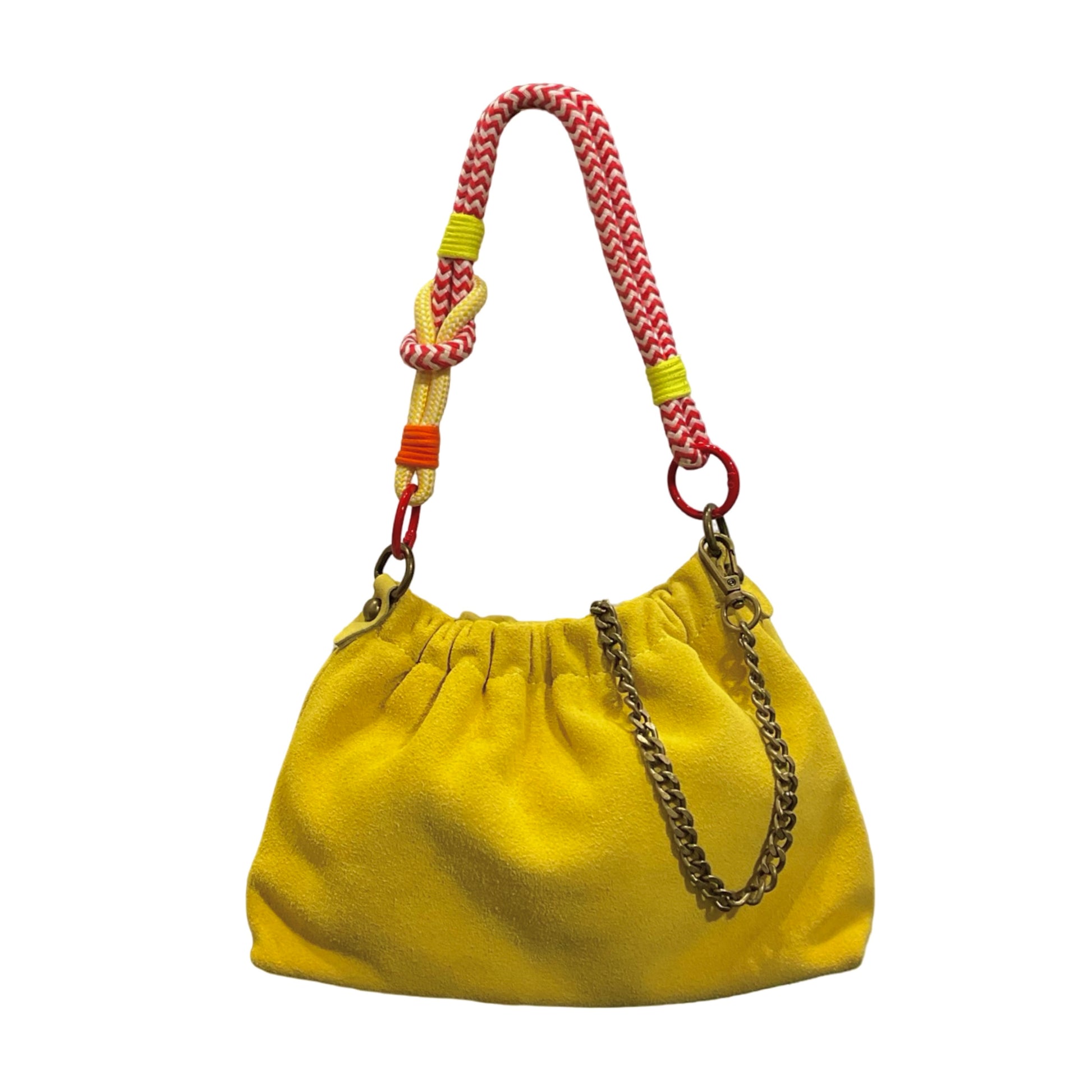 Le sac Plissa (taille S) est un modèle en cuir suède doté d'un cordon tressé, doublé d'une chaîne en bronze.
Fabriqué en Italie, ce petit sac séduit par son design unique au fini plissé et au toucher velouté. Soyez la première à porter le sac Plissa : un design loin du déjà-vu, conçu pour celles qui aiment devancer la tendance.

Dimensions : 23 cm x 17 cm x 7 cm
Porté : Main, bandoulière ou épaule
Personnalisation : Modulable selon vos envies, vous pouvez changé le cordon et la chaîne.