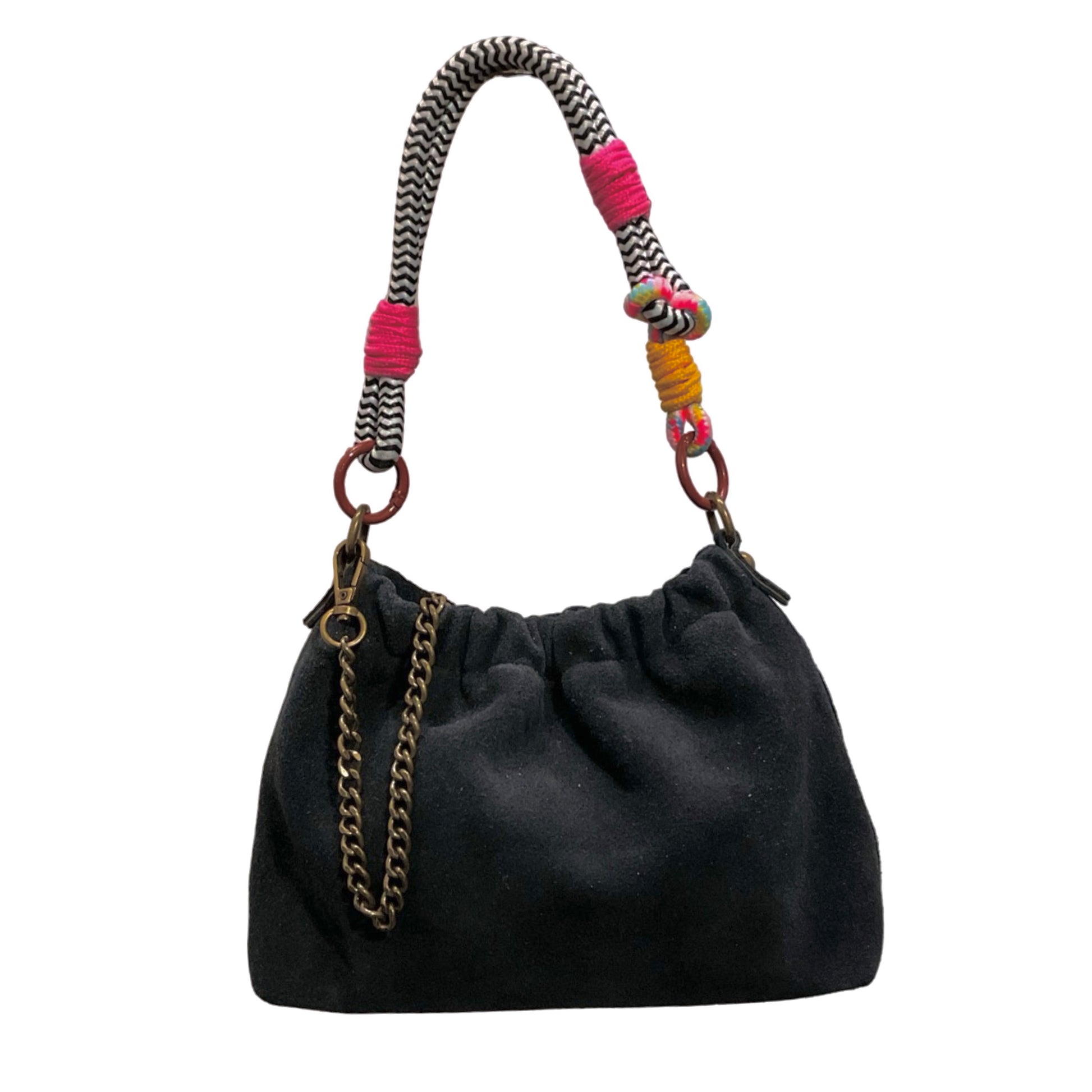 Le sac Plissa (taille S) est un modèle en cuir suède doté d'un cordon tressé, doublé d'une chaîne en bronze.
Fabriqué en Italie, ce petit sac séduit par son design unique au fini plissé et au toucher velouté. Soyez la première à porter le sac Plissa : un design loin du déjà-vu, conçu pour celles qui aiment devancer la tendance.

Dimensions : 23 cm x 17 cm x 7 cm
Porté : Main, bandoulière ou épaule
Personnalisation : Modulable selon vos envies, vous pouvez changé le cordon et la chaîne.