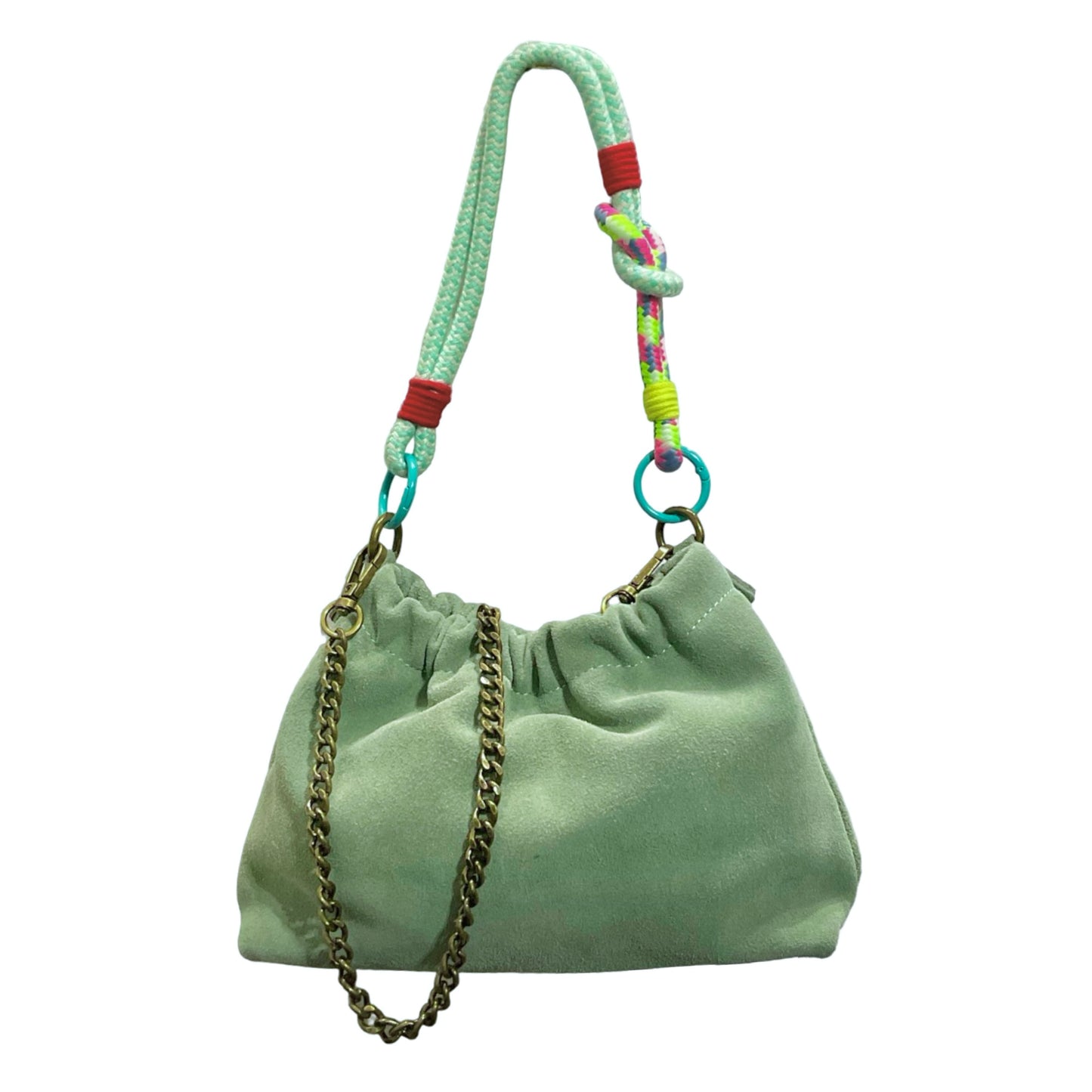 Le sac Plissa (taille S) est un modèle en cuir suède doté d'un cordon tressé, doublé d'une chaîne en bronze.
Fabriqué en Italie, ce petit sac séduit par son design unique au fini plissé et au toucher velouté. Soyez la première à porter le sac Plissa : un design loin du déjà-vu, conçu pour celles qui aiment devancer la tendance.

Dimensions : 23 cm x 17 cm x 7 cm
Porté : Main, bandoulière ou épaule
Personnalisation : Modulable selon vos envies, vous pouvez changé le cordon et la chaîne.