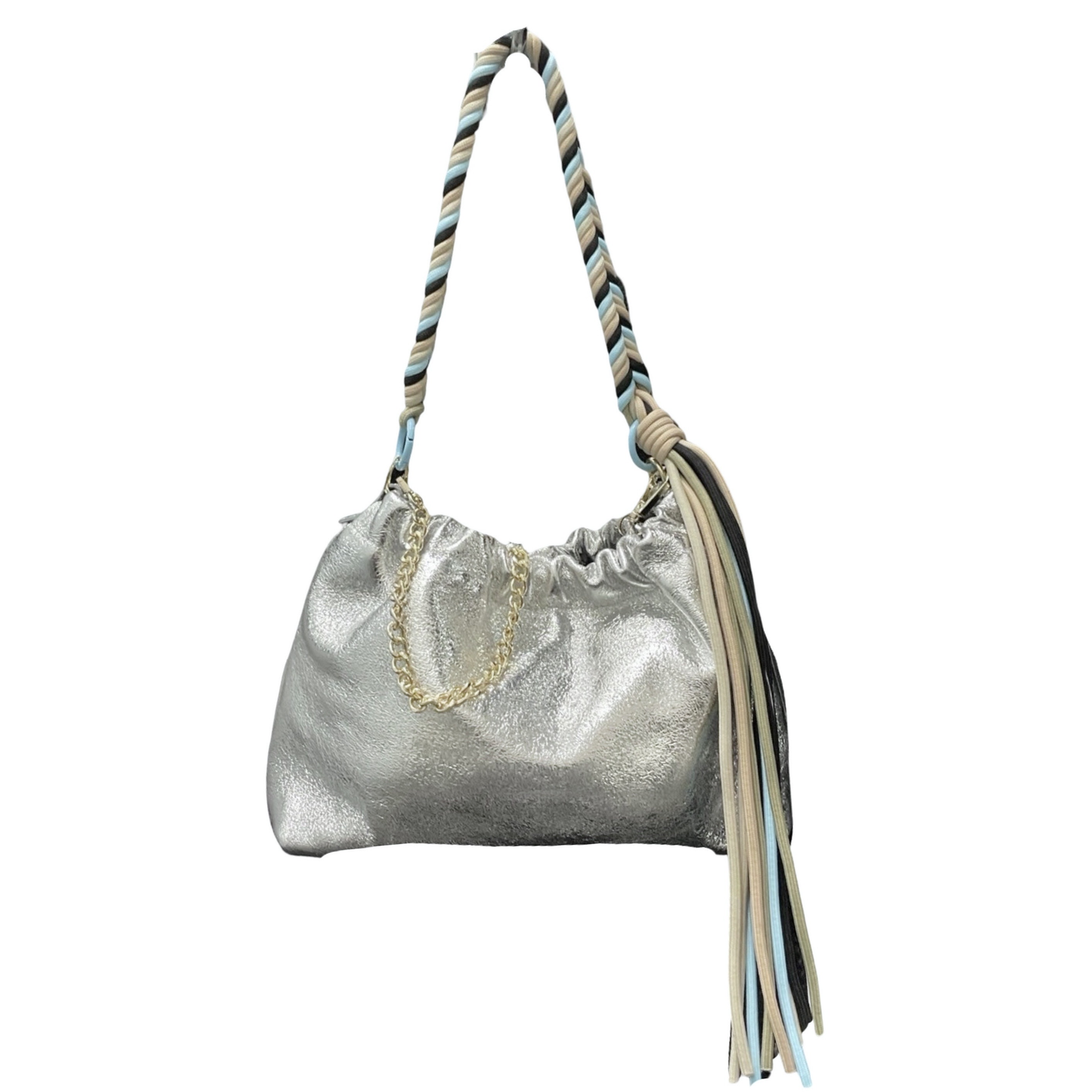 Le sac Plissa (taille M) est un modèle en cuir irisé doté d'un cordon tressé à franges, doublé d'une chaîne en or.
Fabriqué en Italie, ce petit sac séduit par son design unique au fini plissé.

Dimensions : 25 cm x 17 cm x 9.5 cm
Matière : Cuir de vachette irisé
Provenance : Fabriqué en Italie
Porté : Main (avec le cordon), bandoulière ou épaule (avec la chaîne).
Personnalisation : Modulable selon vos envies.
Fermeture : fermeture avec une pression.
Existe également en tailles S et L.