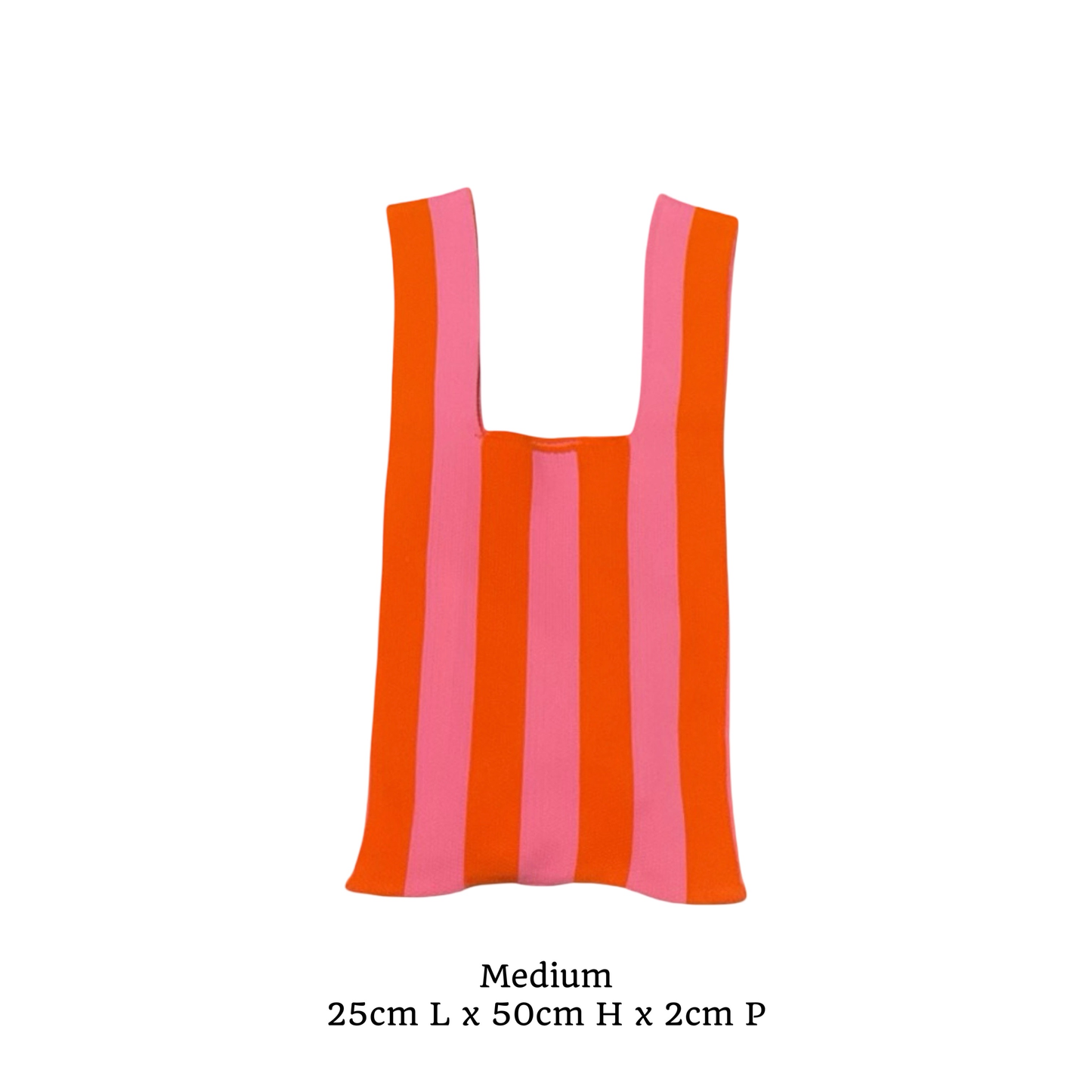 Petit sac à rayures, nommé summer en taille M. De couleur rose et orange.

Sac très tendance sur les réseaux sociaux.

Référence produit : LJ056

Dimensions : 25 cm (Longueur) x 50 cm (Hauteur) x 2 cm (Profondeur)

Matière : Textile

Origine : Fabriqué en Italie par nos artisans maroquiniers.

Polyvalence : Porté main ou épaule selon vos envies.

Détails soignés : Doublure intérieure et finitions bicolores sans coutures apparentes.

Système de fermeture : Conçu avec une ouvert