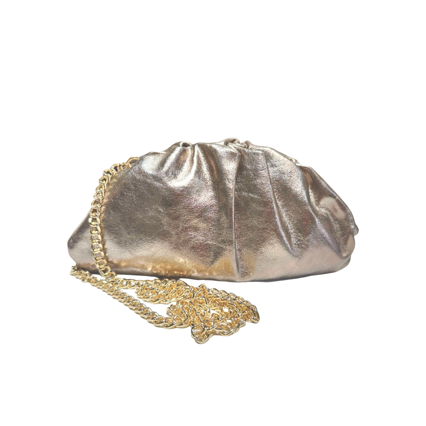 Fabriqué en Italie, ce mini sac porté main ou en bandoulière avec la chainette, séduit par son plissé tendance en cuir irisé. Compact et pratique.

Référence produit : LV016
Dimensions : 23 cm (L) x 13 cm (H) x 6 cm (P)
Matière principale : Cuir de vachette irisé.
Doublure : Textile.
Origine : Fabriqué avec soin en Italie.
Fermeture : Cadre métallique intégré pour un maintien parfait de la forme.
Polyvalence : Un porté épaule grâce à sa chaîne dorée amovible ou porté main en pochette.